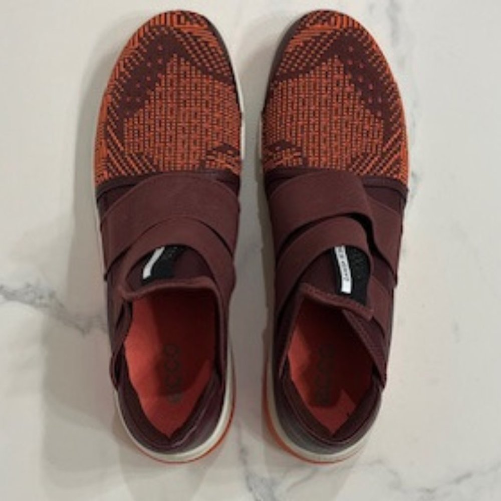 EUC Ecco Sneakers sz 41 Womens 10 Lace-Free!